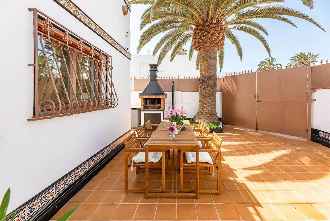 Villa Corralejo Bay Beachfront Corralejo By Holidays Home Exterior foto